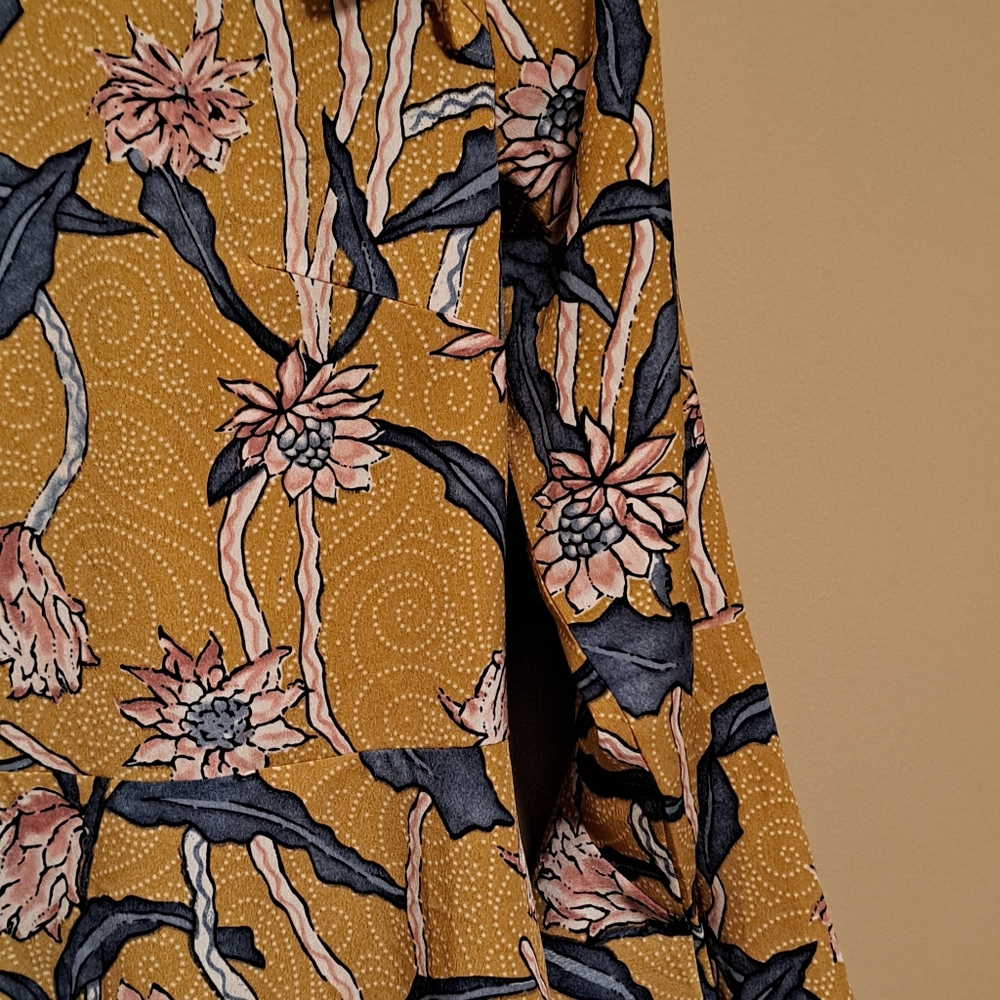 Medium Size 8 Floral Boohoo Dress GUC - Picture 2 of 6